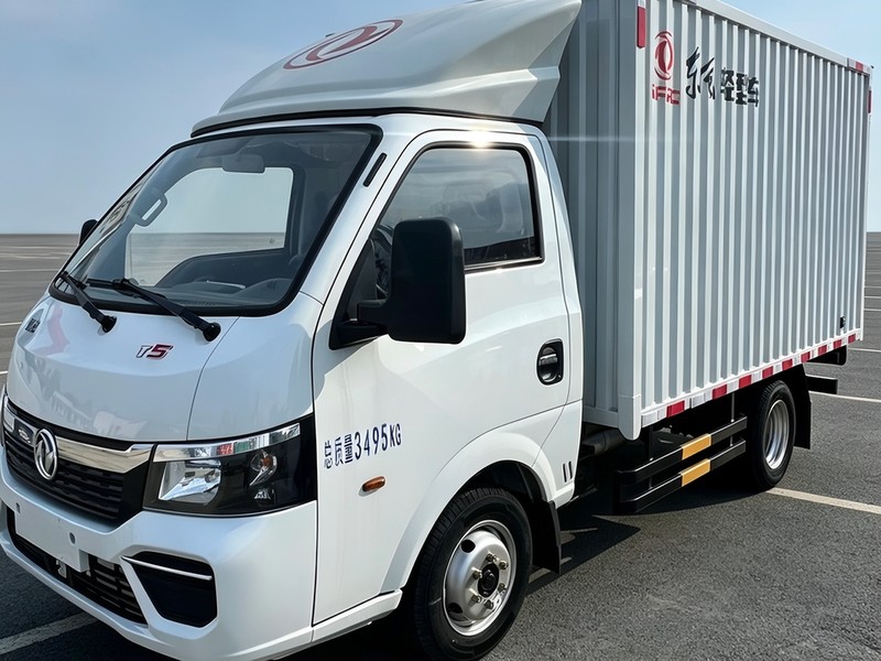 东风途逸T5厢式车